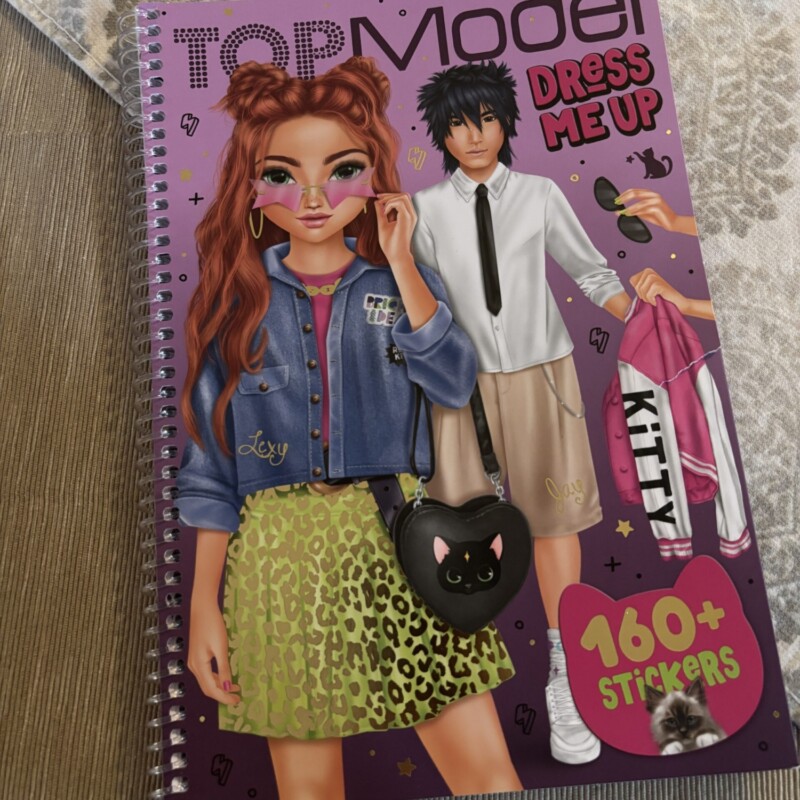 DRESS ME UP KITTY - TOP MODEL