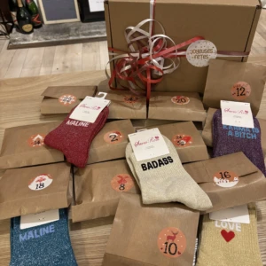 CALENDRIER DE L'AVENT DE CHAUSSETTES A PAILLETTES