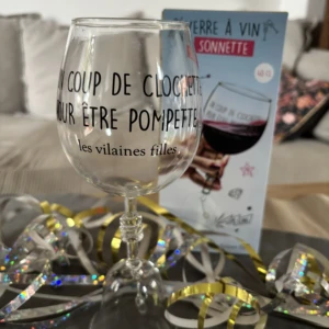 VERRE A VIN CLOCHETTE
