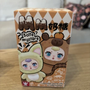 BOITE MYSTERE PELUCHE PORTE CLES