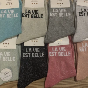 la-vie-est-belle-chaussettes-a-paillettes