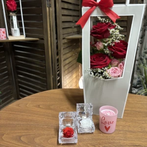 ROSE ETERNELLE DANS UN ECRIN A BIJOUX