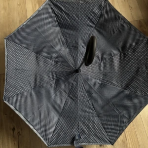 PARAPLUIE INVERSE PETITS POIS BLEUS