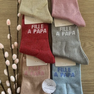 fille-a-papa-chaussettes-a-paillettes