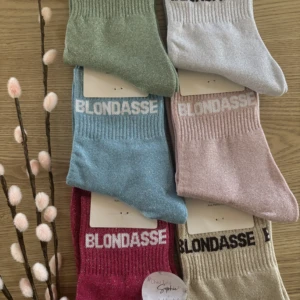 BLONDASSE CHAUSSETTES A PAILLETTES