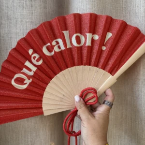 EVENTAIL ROUGE - QUE CALOR !