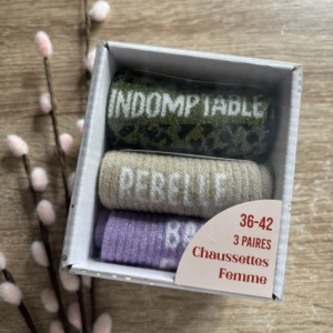 COFFRET INDOMPTABLE CHAUSSETTE A PAILLETTES