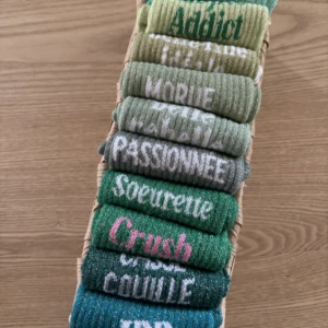 LES CHAUSSETTES A PAILLETTES VERTES