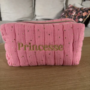 TROUSSE DE TOILETTE ROSE