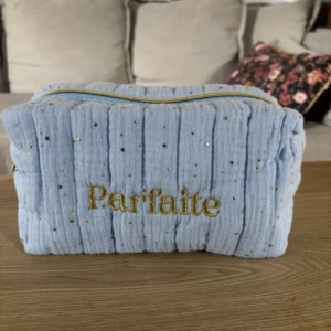 TROUSSE DE TOILETTE BLEUE