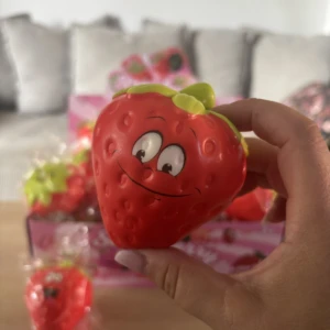 SQUISHY FRAISE